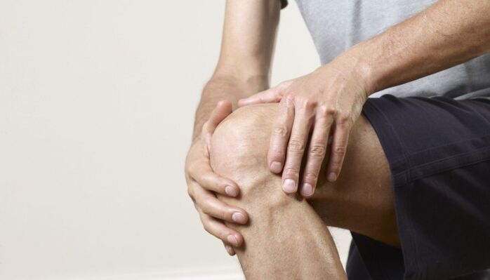 Douleur dans les articulations des jambes et des bras