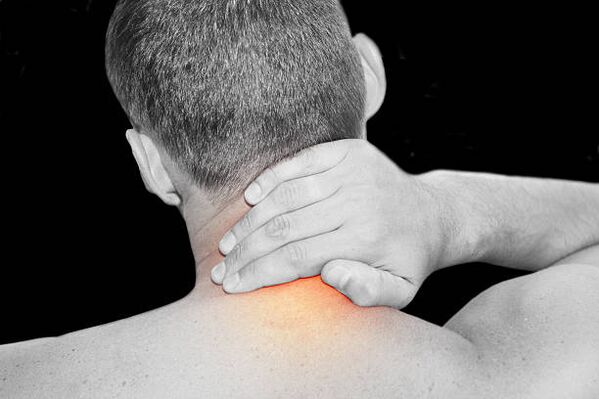 Ostéochondrose de la colonne cervicale chez un homme