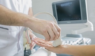 Diagnostic des maladies pour la douleur dans les articulations des doigts